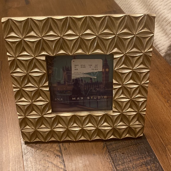 Max Studio Home 4x4 gold picture frame - Picture 6 of 6